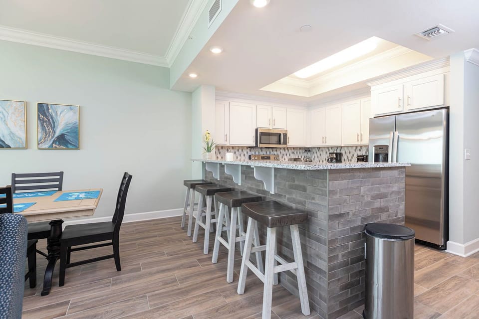Sip your morning coffee at the breakfast bar and get ready for a beach day in this stylish space