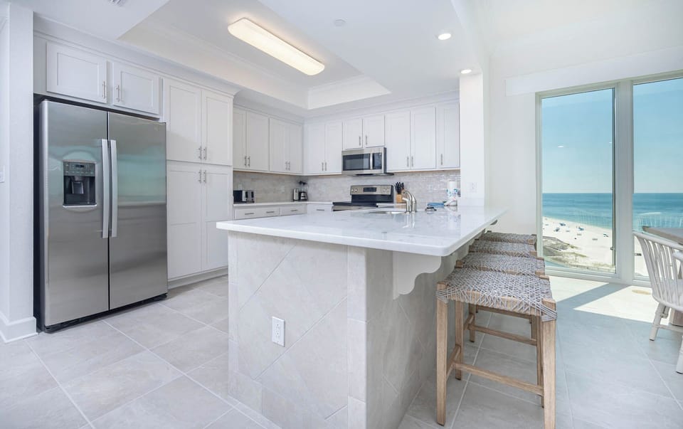 Sip your morning coffee at the breakfast bar and get ready for a beach day in this stylish space