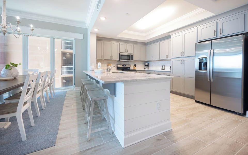 Sip your morning coffee at the breakfast bar and get ready for a beach day in this stylish space