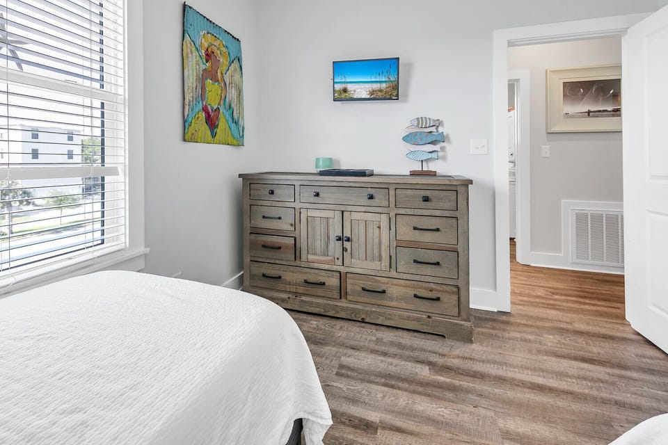 Guest bedroom