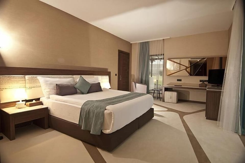 Junior Room, City View | Desk, laptop workspace, free WiFi