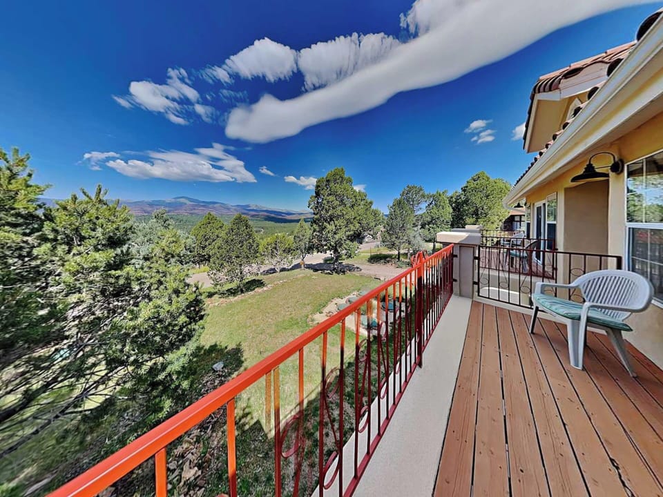 House (4 Bedrooms) | Front of property