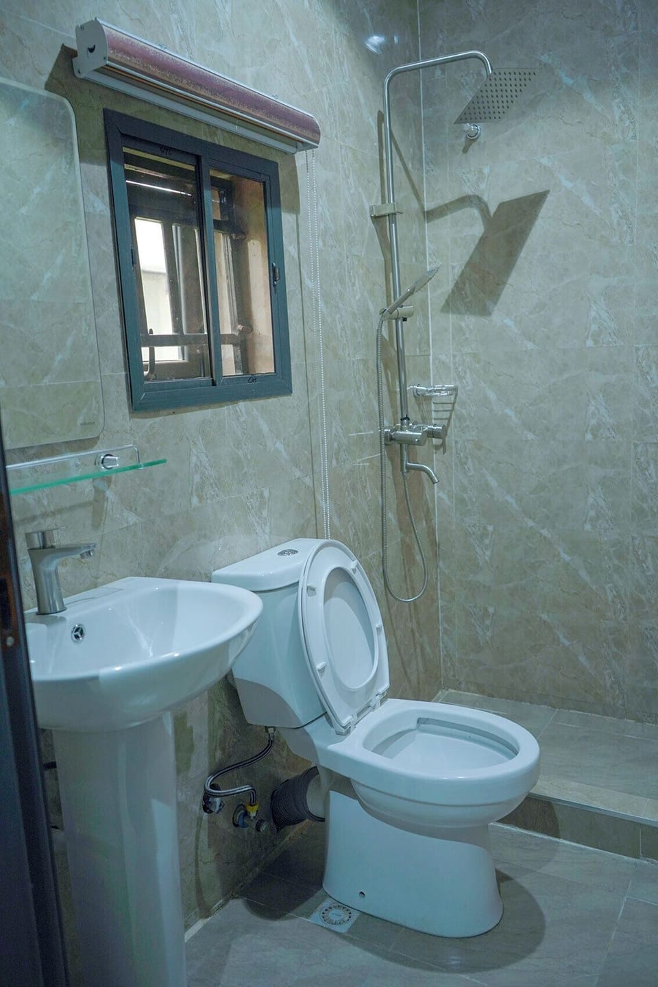 Combined shower/tub, free toiletries, towels, soap