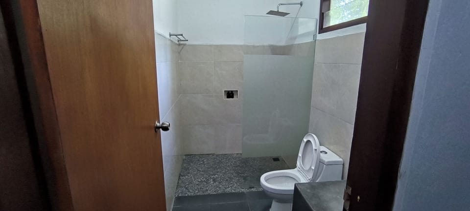 Comfort Double Room, Garden View | Bathroom | Shower, towels, soap, shampoo