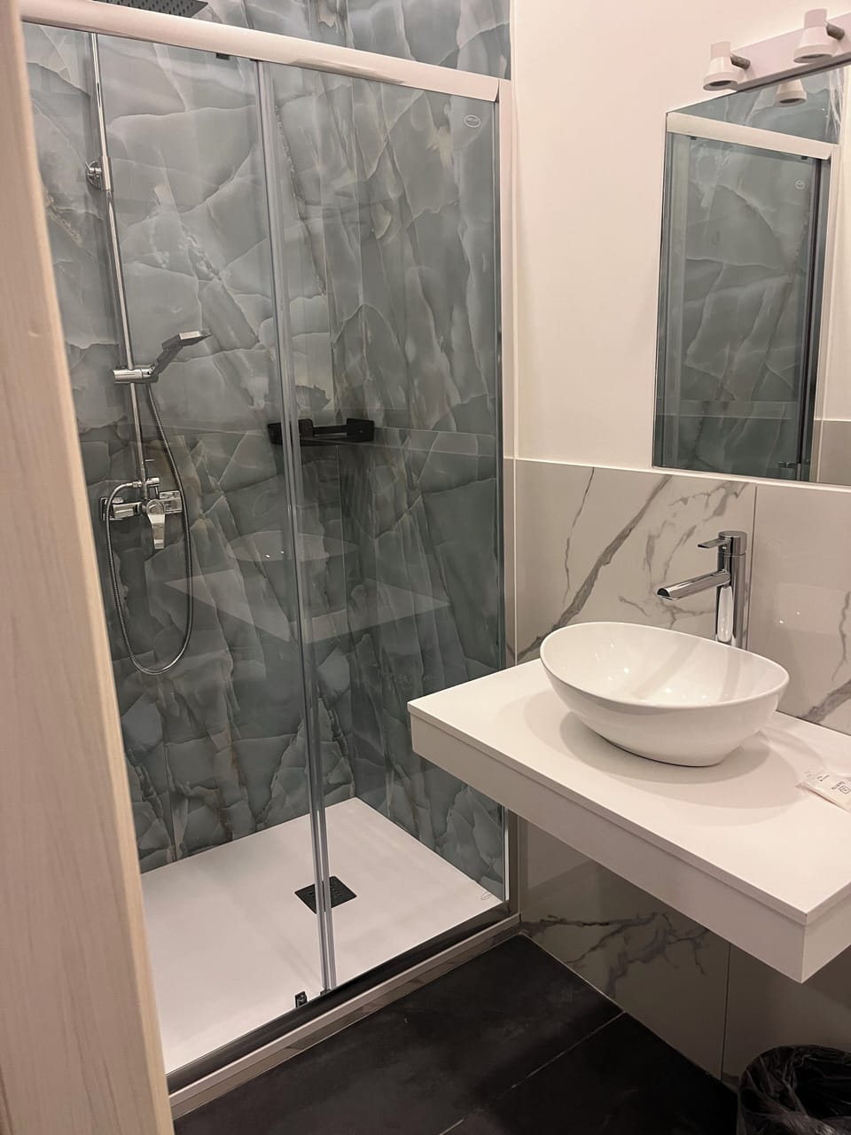 Basic Double or Twin Room | Bathroom | Hair dryer, towels, soap, shampoo