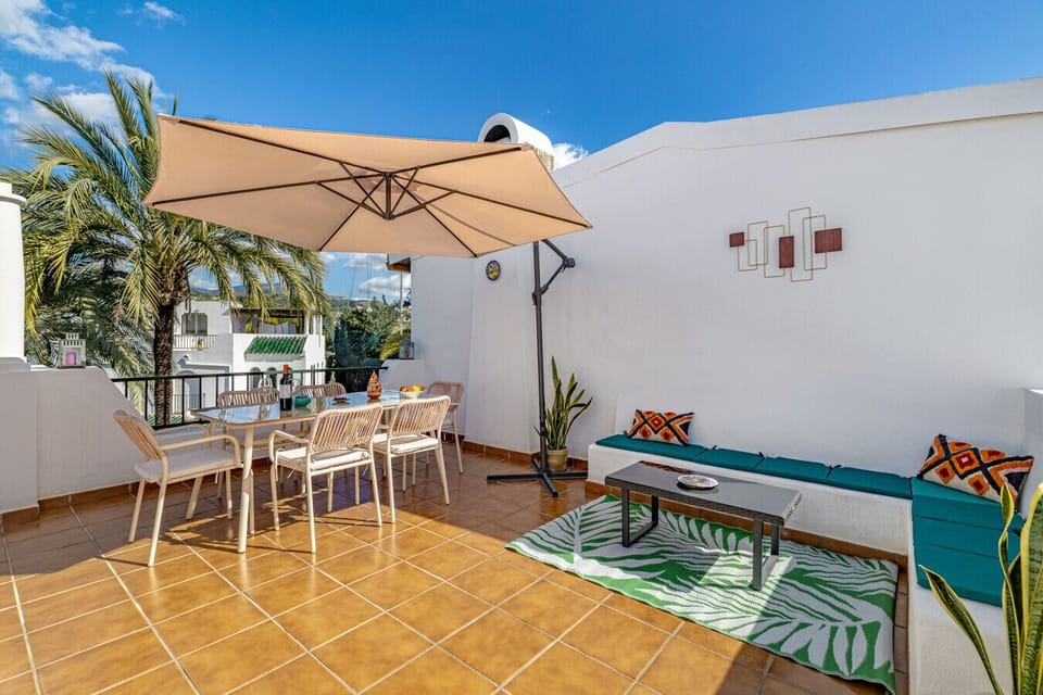 Rooftop terrace with dining area and BBQ