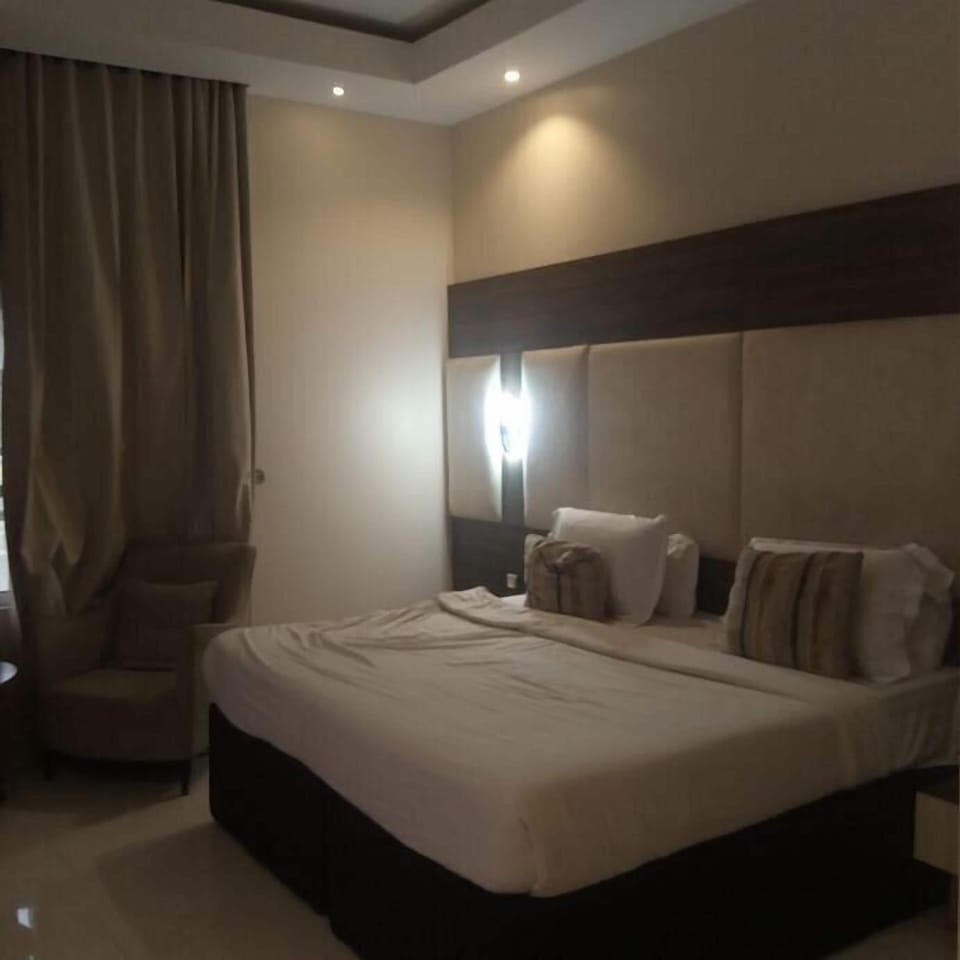 Classic Room, City View | Desk, laptop workspace, free WiFi
