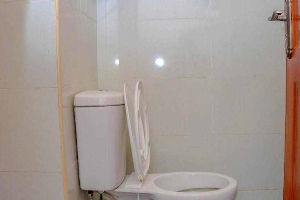 Apartment | Bathroom | Shower, free toiletries, bathrobes, slippers