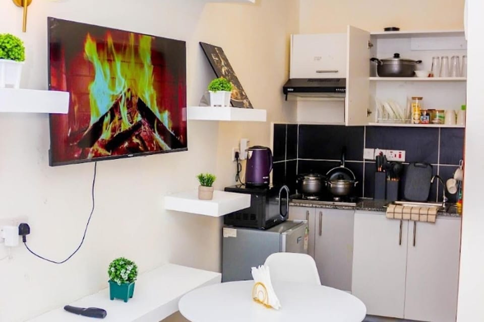 Apartment | Private kitchen | Fridge, microwave, oven, stovetop