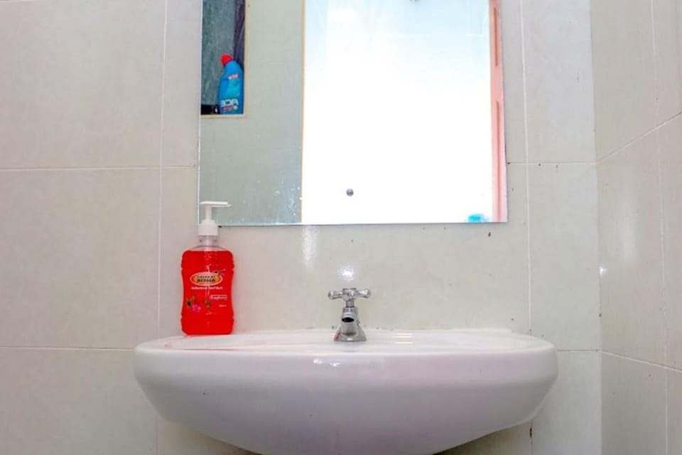 Apartment | Bathroom | Shower, free toiletries, bathrobes, slippers