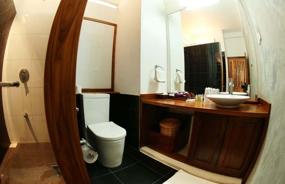 Superior Double or Twin Room, 1 King Bed, Non Smoking, Sea View | Bathroom | Shower, free toiletries, hair dryer, bathrobes