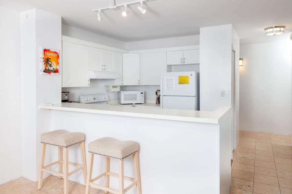Condo, 1 King Bed with Sofa bed (Alii Villas#304 Top Floor Condo with ) | Interior