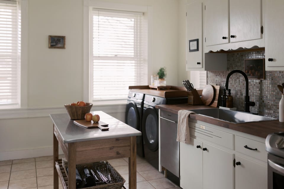 FULL KITCHEN
- Refrigerator, coffee bar, essential kitchen items