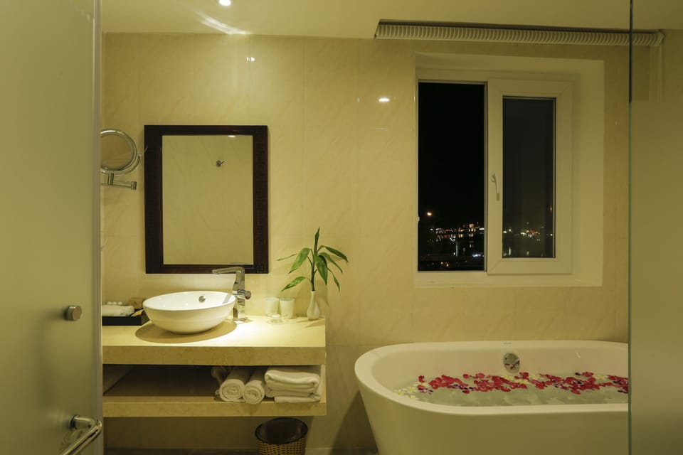 Deluxe Double or Twin Room, Pool View | Bathroom | Free toiletries, hair dryer, bathrobes, slippers