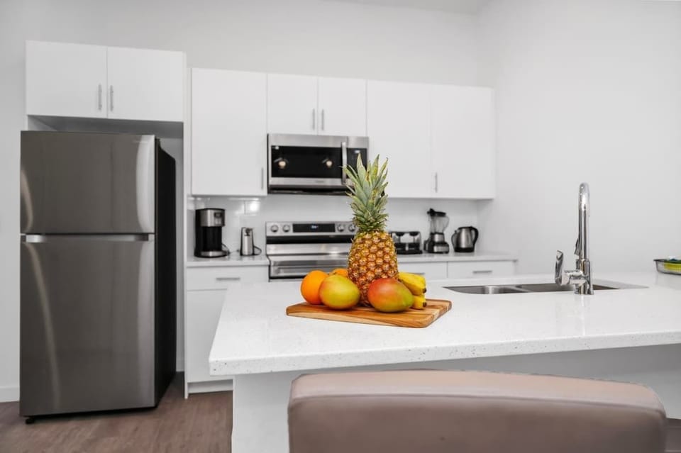 Whip up culinary delights in this fully stocked kitchen!