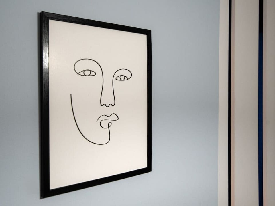 Decorative Details | Book Now with RENTUJEMY.COM