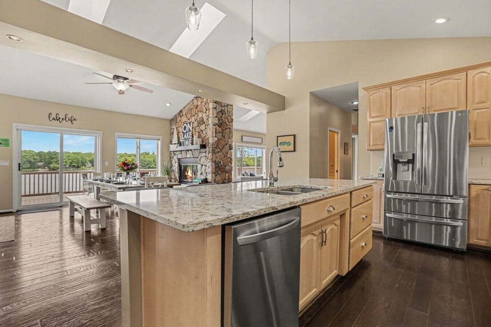 Kitchen equipped with essentials and more!