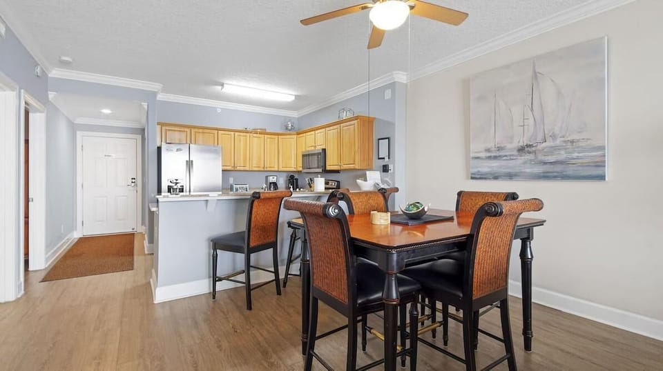 Condo, Multiple Beds (Emerald Isle Resort 2305) | Dining