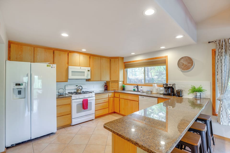 Kitchen | Cooking Basics | Toaster | Tea Kettle