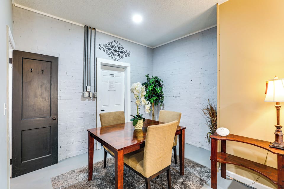 Studio | Dining Area | Dishware & Flatware