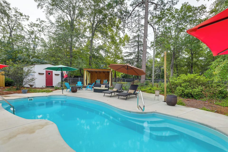 Shared Outdoor Pool & Cabana