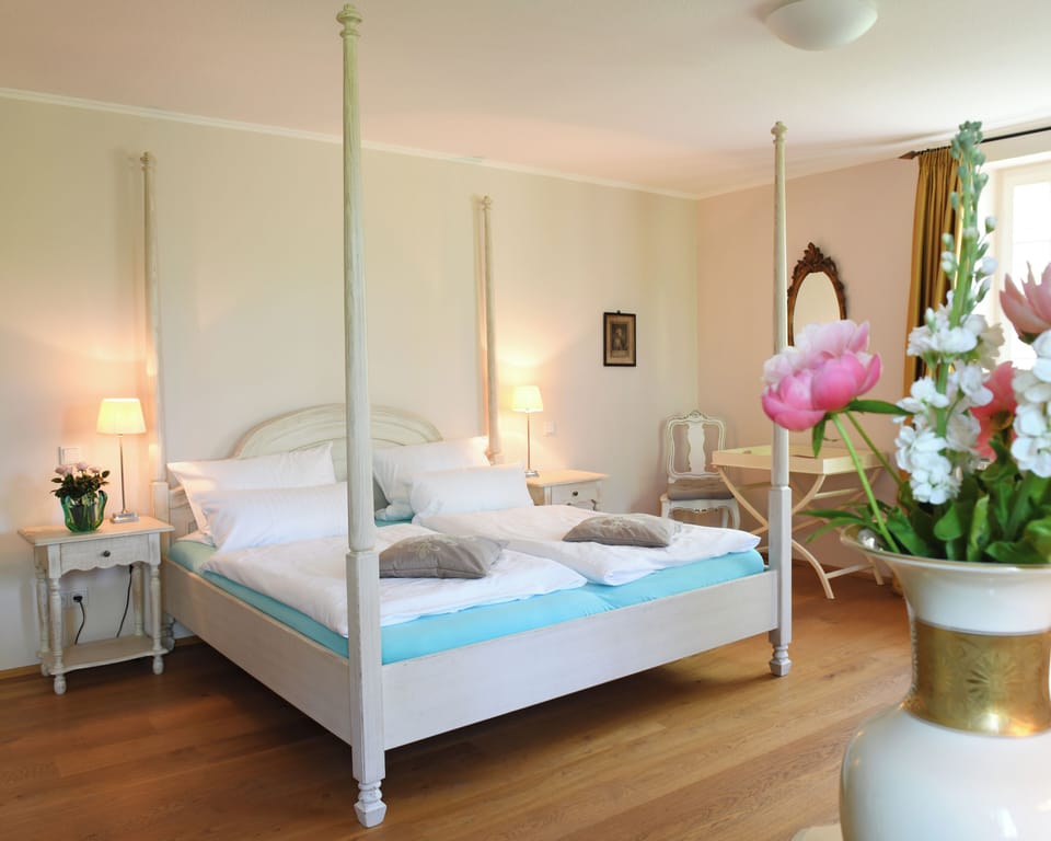 Classic Double Room | Individually decorated, individually furnished, iron/ironing board