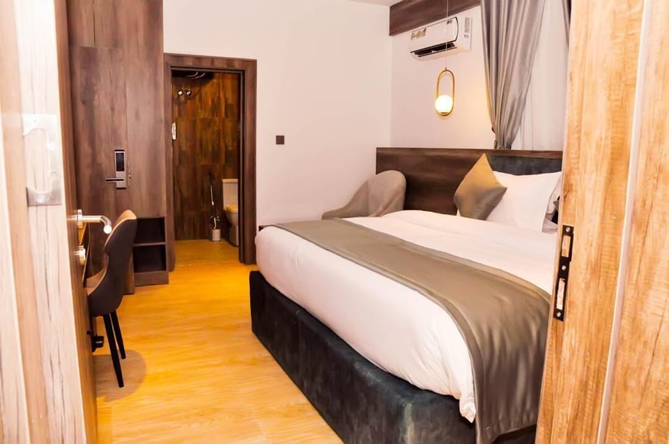 Deluxe Room | Premium bedding, desk, laptop workspace, soundproofing