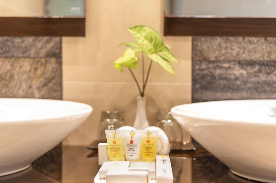 Presidential Suite, 2 Bedrooms, Lake View | Bathroom | Free toiletries, hair dryer, bathrobes, slippers
