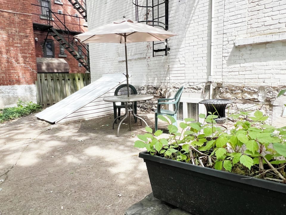 Outdoor dining