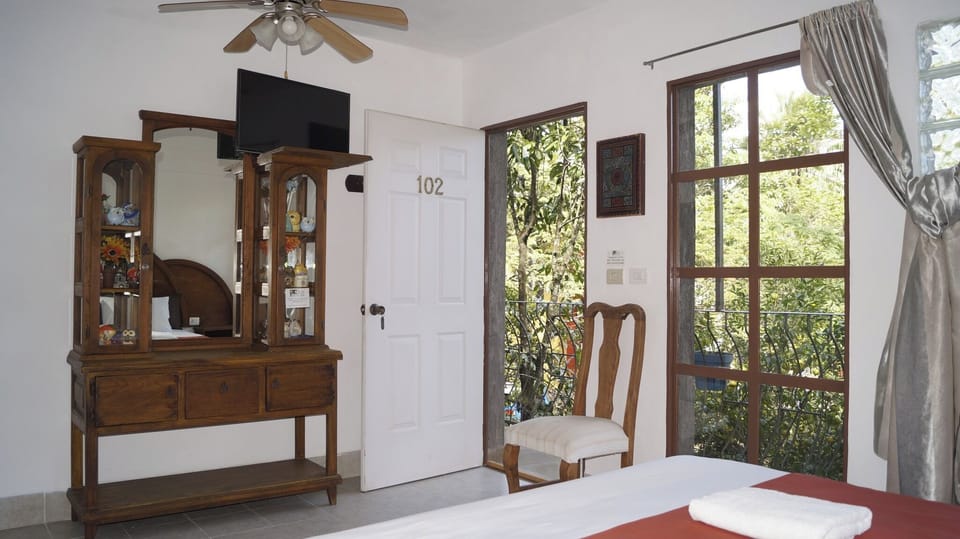 Basic Room, 1 King Bed, Private Bathroom, Courtyard View | Iron/ironing board, free WiFi, bed sheets