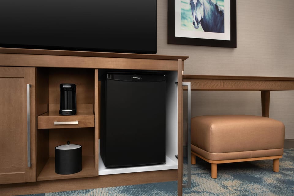 In-room safe, WiFi (free), bed sheets