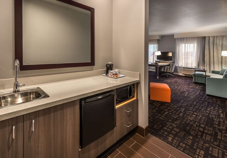 King, Studio, Kitchenette | Living area | 42-inch flat-screen TV with cable channels, TV