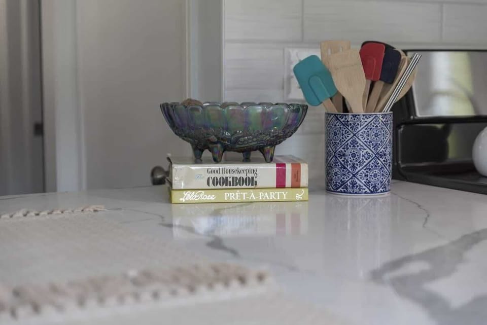 Every utensil you need, right where you need it. Bon appétit!