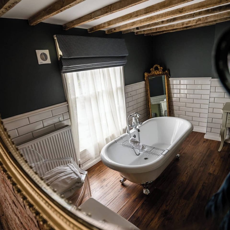 Capesthorne Suite | Bathroom | Combined shower/tub, deep soaking tub, rainfall showerhead