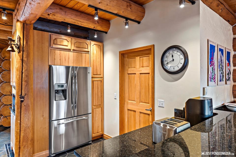 Fully Stocked Kitchen (2)