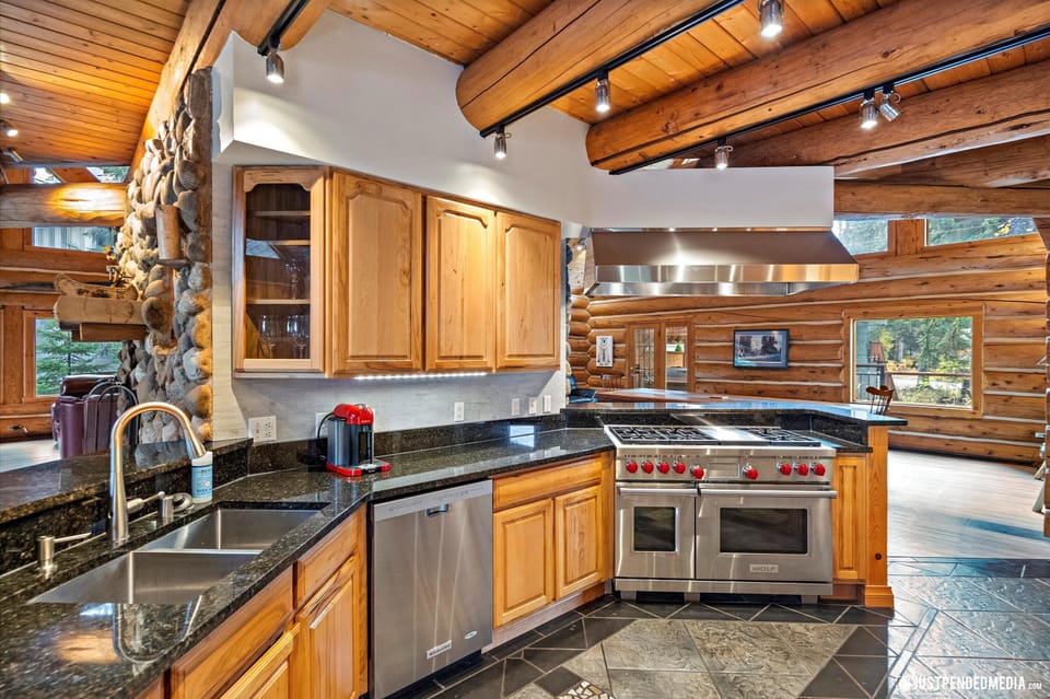 Fully Stocked Kitchen (1)