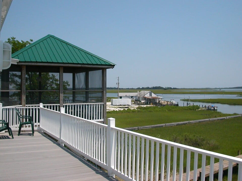 Second floor observation deck