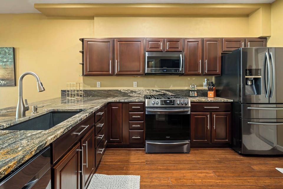Spacious granite countertops