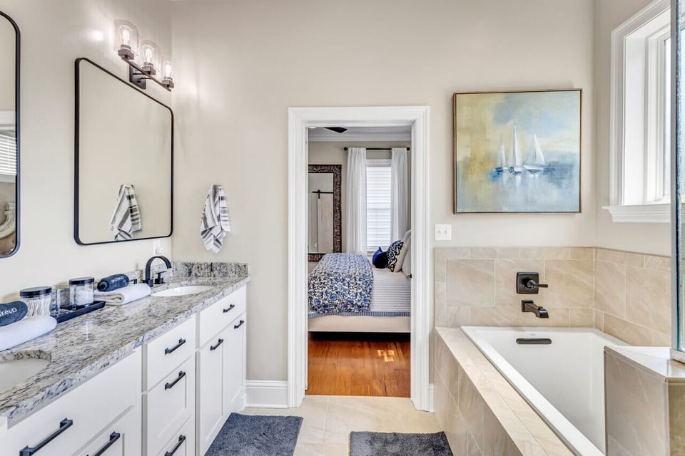 Primary En-Suite Bathroom