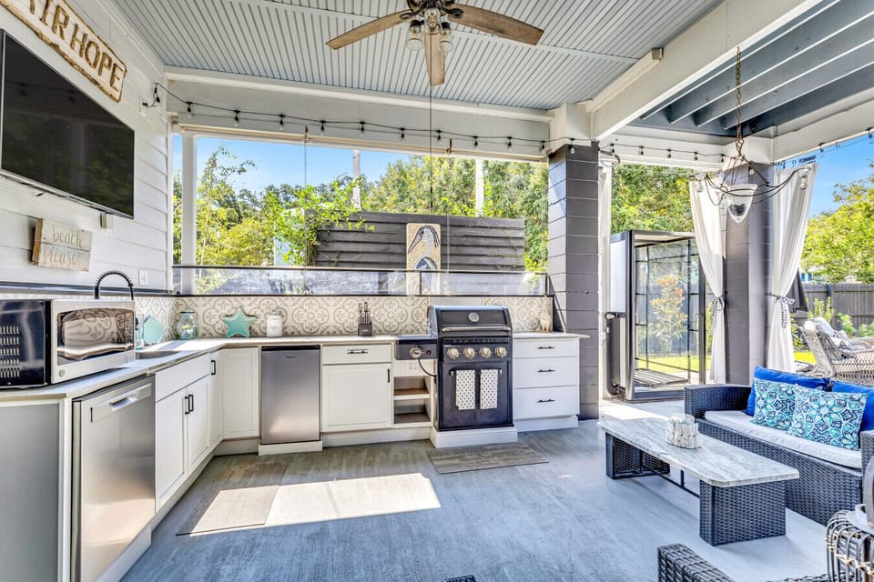 Outdoor Kitchen/Dining Overlooking the Pool