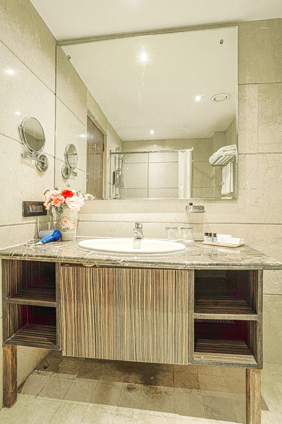 Shower, free toiletries, hair dryer, towels