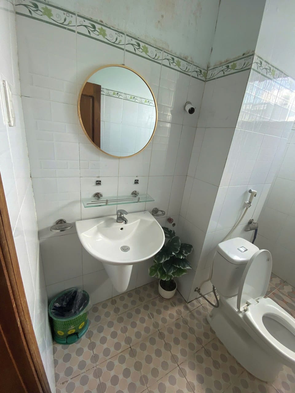 Shower, free toiletries, hair dryer, slippers