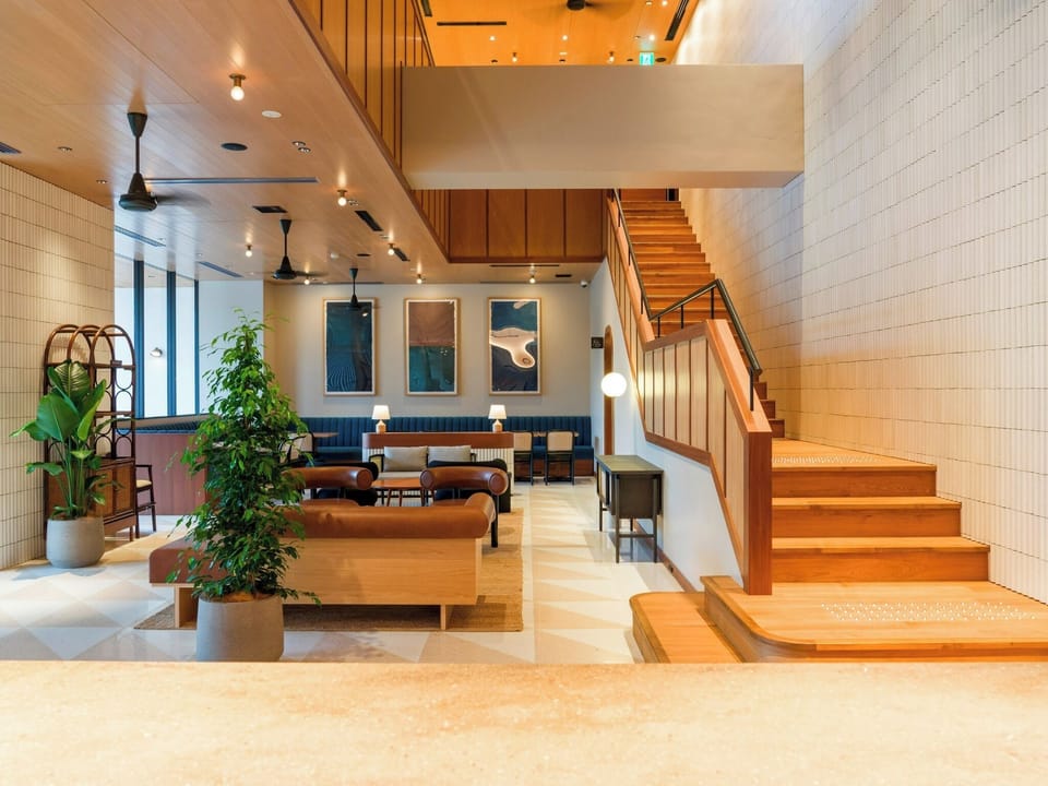 [1st floor lounge] Welcoming you with the nostalgic atmosphere of Atami