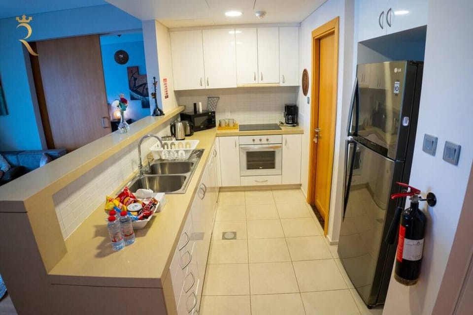 Your culinary haven awaits! Discover our fully-equipped kitchen with all the essentials.