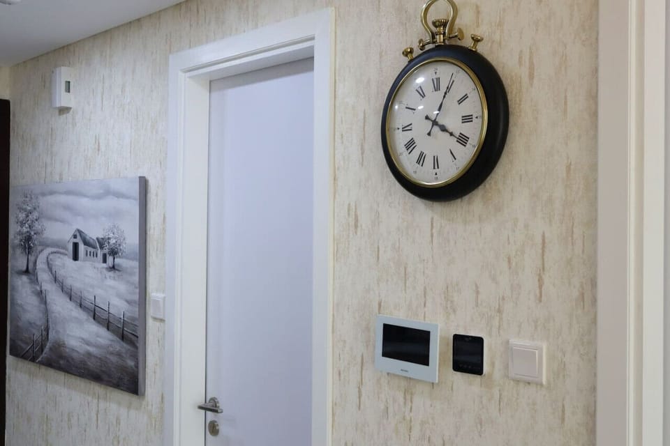 This elegant wall clock adds a sophisticated accent to your bedroom decor, blending function with style.