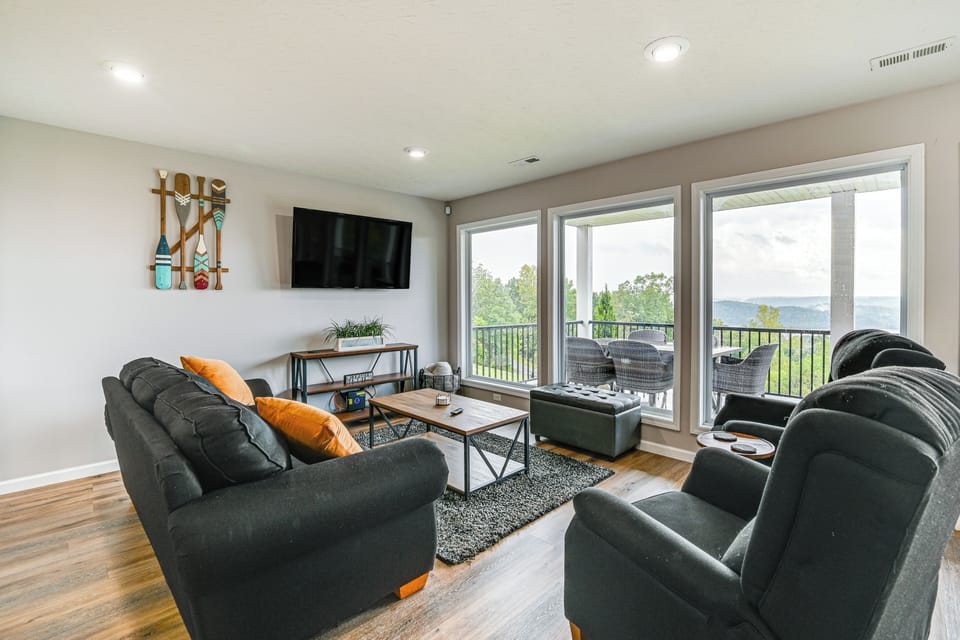 Living Room | 1st Floor | Free WiFi | Smart TVs | Central A/C & Heating
