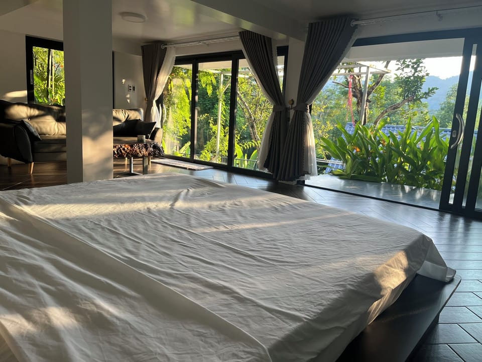 Luxury Studio, Courtyard View | Soundproofing, iron/ironing board