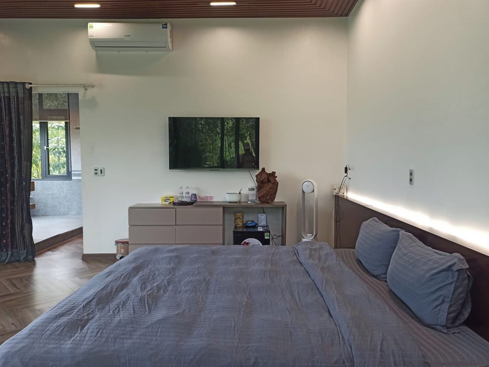 Luxury Studio, Mountain View | Soundproofing, iron/ironing board