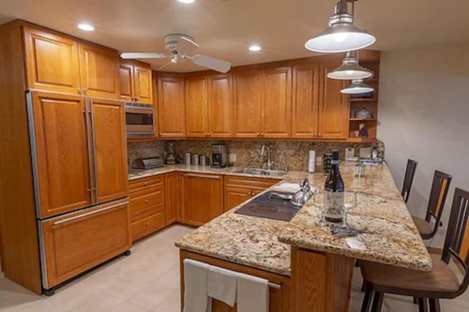 Standard Condo, 3 Bedrooms (2 1/2 Bath) | Private kitchen | Full-size fridge, microwave, oven, stovetop