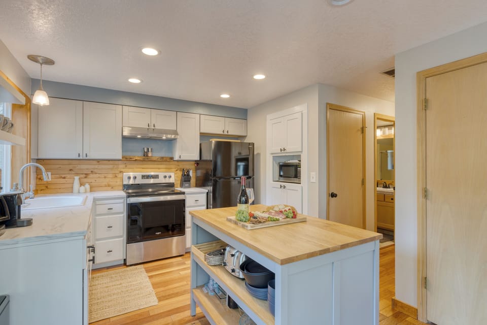 Fully equipped kitchen.